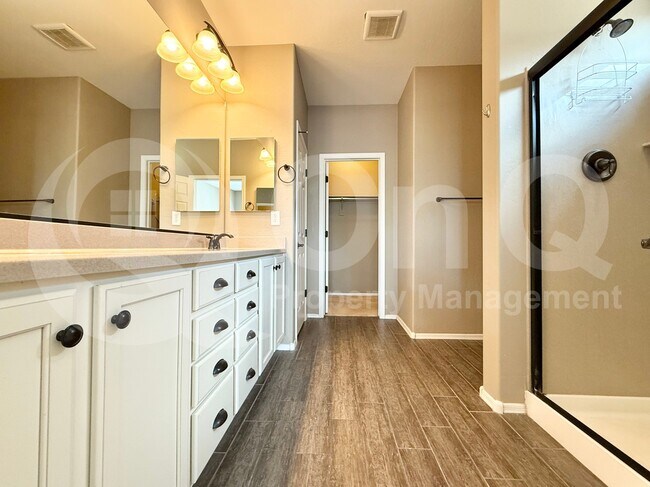 Building Photo - 5495 W Victory Way