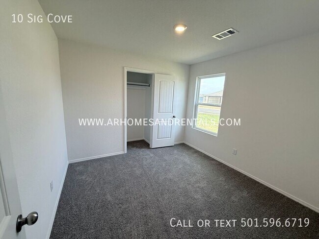Building Photo - 10 Sig Cove