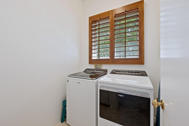 Building Photo - 57461 Spanish Hills Ln