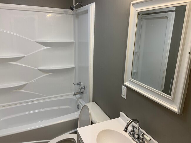 Building Photo - 1130 N 13th Ave