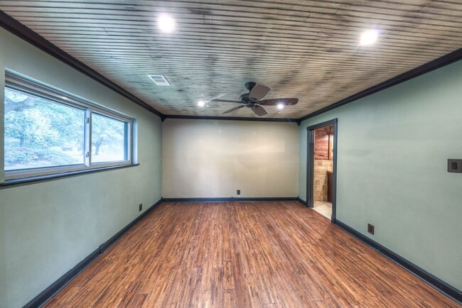 Building Photo - 10725 Joann St