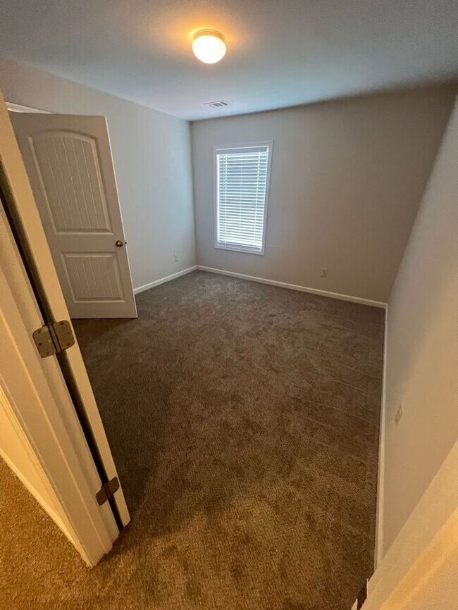 Building Photo - Beautiful 4-Bedroom Home with Gourmet Kitchen and Spacious Master Suite in Swim/Tennis Community