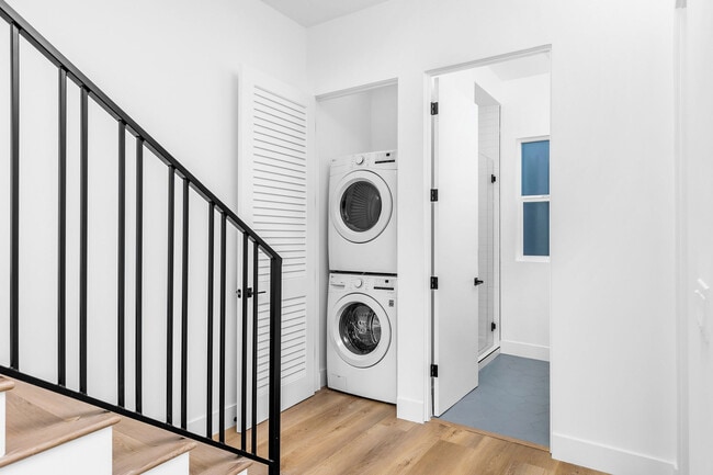 Building Photo - 603 N Harvard Blvd