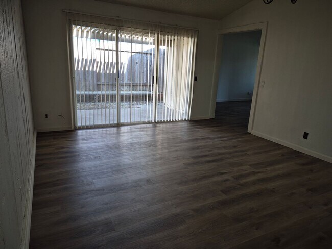 Building Photo - 4688001/70
