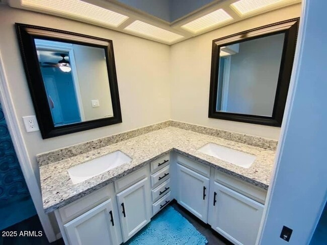 Building Photo - 3056 E Cannon Dr