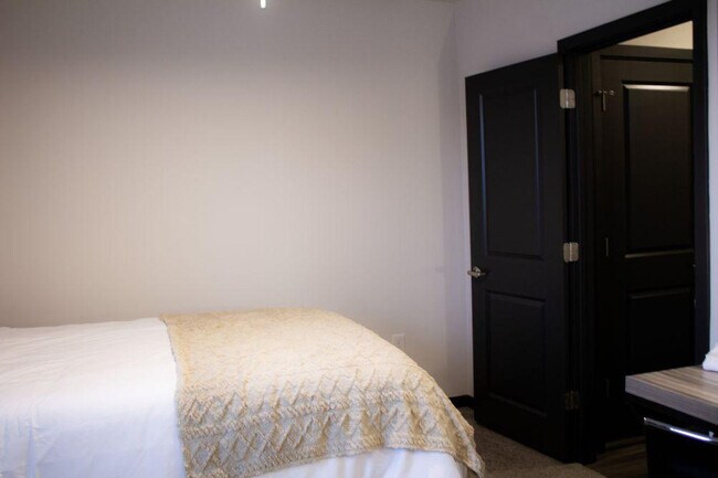 Building Photo - 1439 N Telluride St