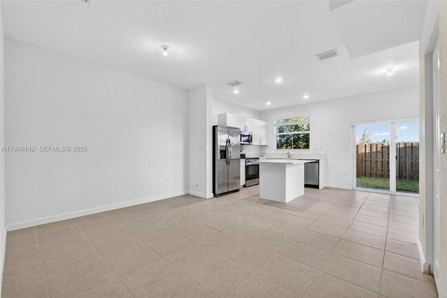 Building Photo - 2650 SE 29th St