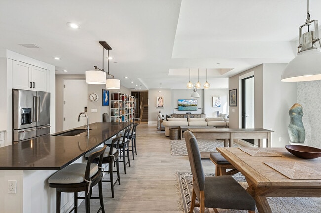 Building Photo - 1135 3rd Ave S