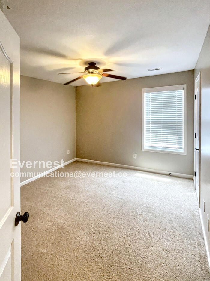 Building Photo - 1153 Chinook Cir