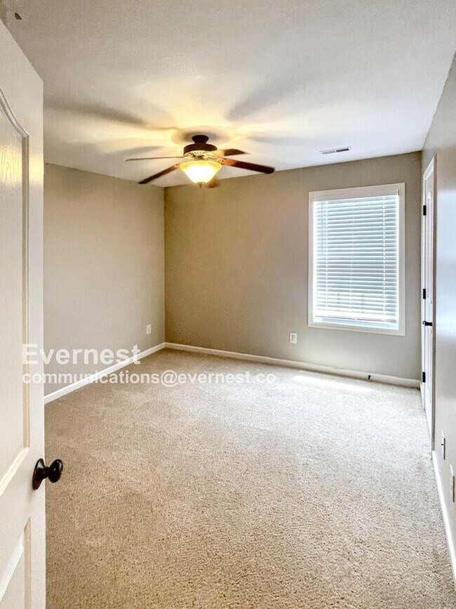 Building Photo - 1153 Chinook Cir