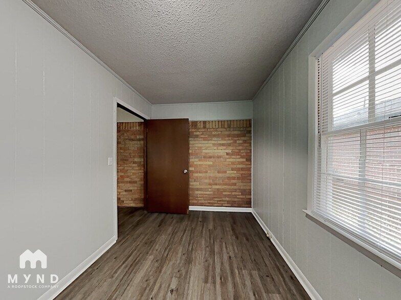 Building Photo - 1830 20th Ave