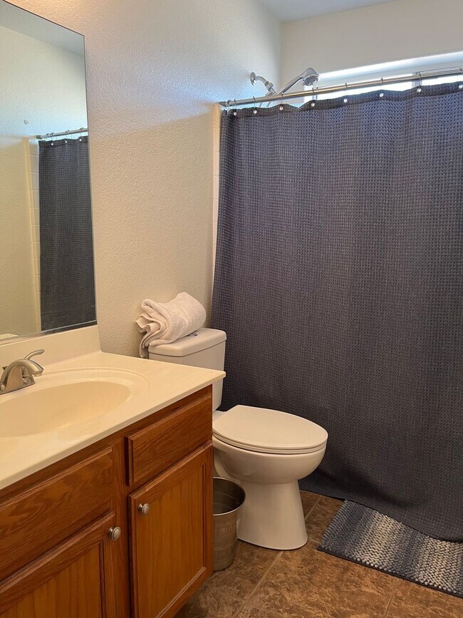 Building Photo - VACATION RENTAL -- 2 Bedroom, 2 Bath