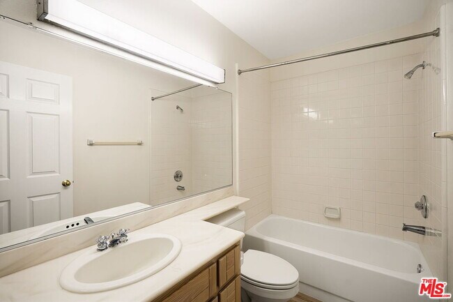 Building Photo - 604 Palisades Dr