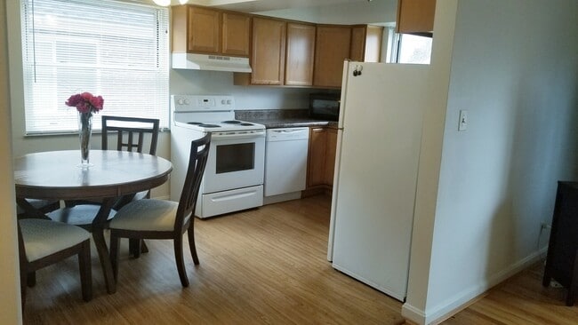 Building Photo - 7710 Plainfield Rd