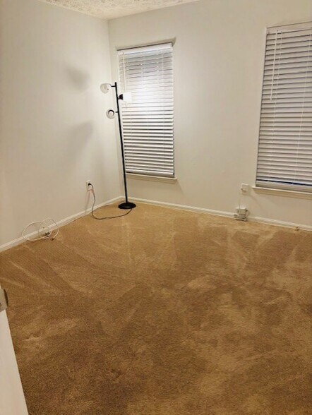 Building Photo - 743 Deering Rd