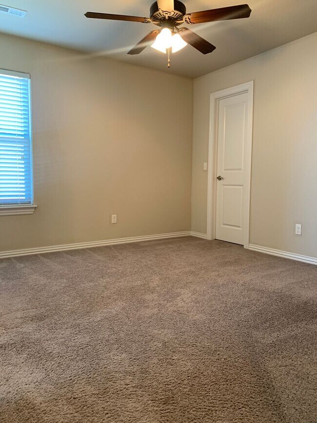 Building Photo - 3-Bedroom, 2.5-Bath TOWNHOME IN ROGERS!!!!