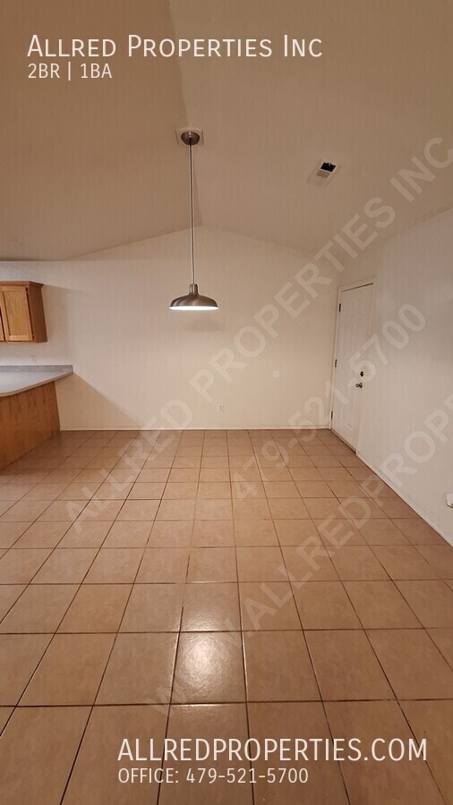 Building Photo - 2697 N Center St