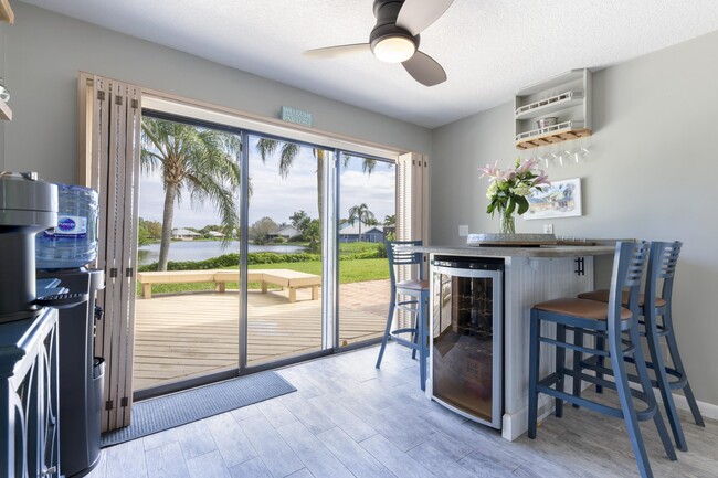 Building Photo - 10381 SE Jupiter Narrows Dr