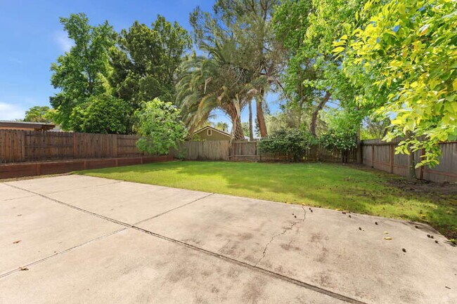 Building Photo - 101 Claim Ct