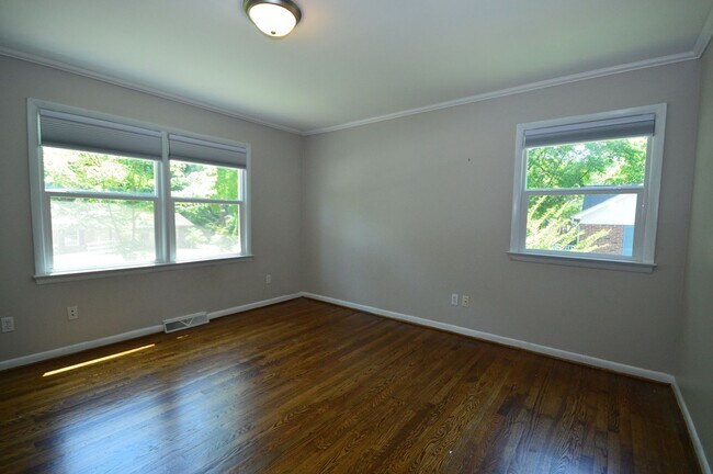 Building Photo - 304 Arrundale Dr
