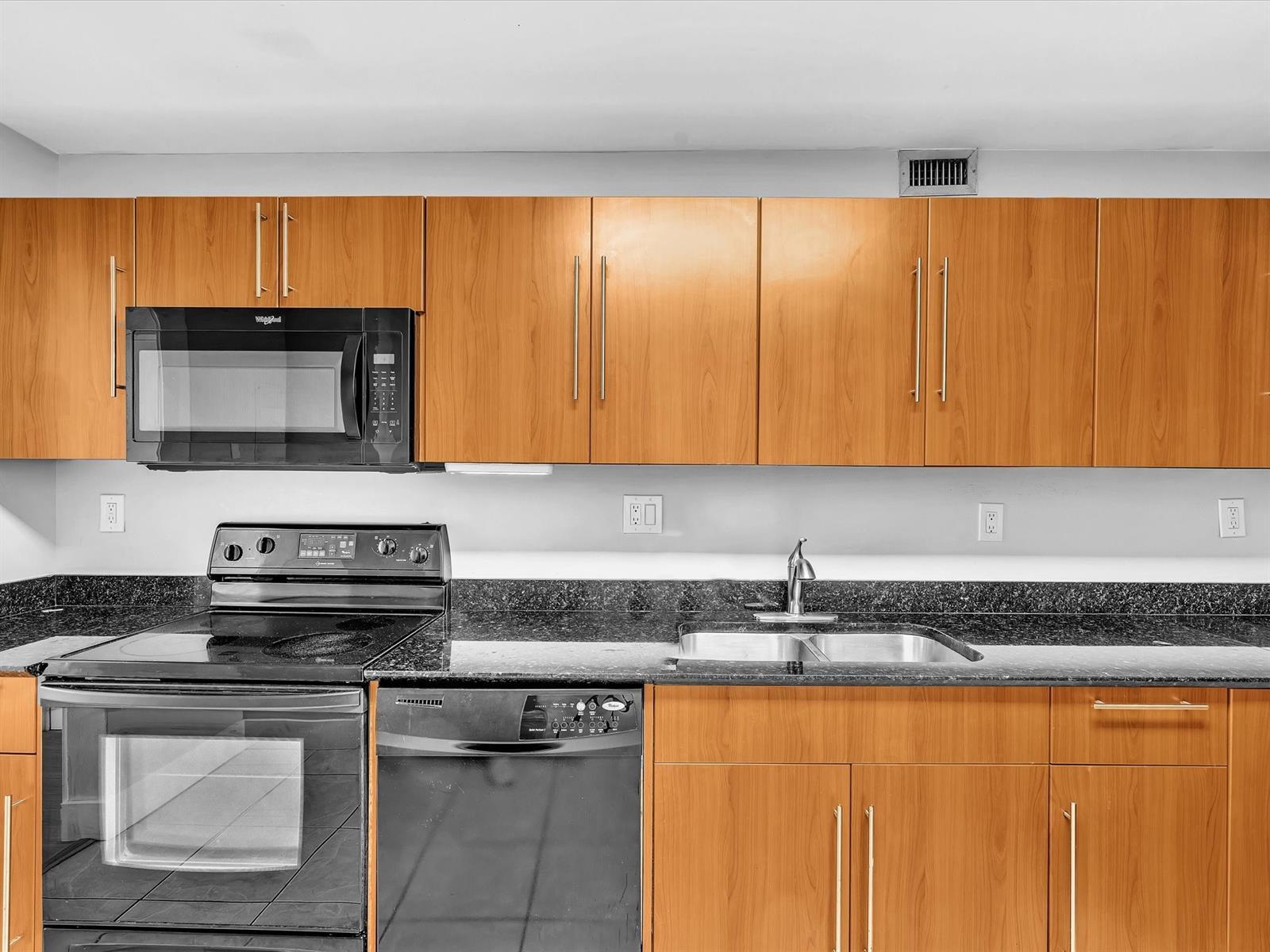 Building Photo - 3001 S Ocean Dr