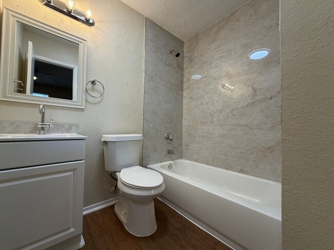 Building Photo - AVAILABLE NOW 3 BEDROOM 2 BATH DUPLEX IN NORTH RICHLAND HILLS