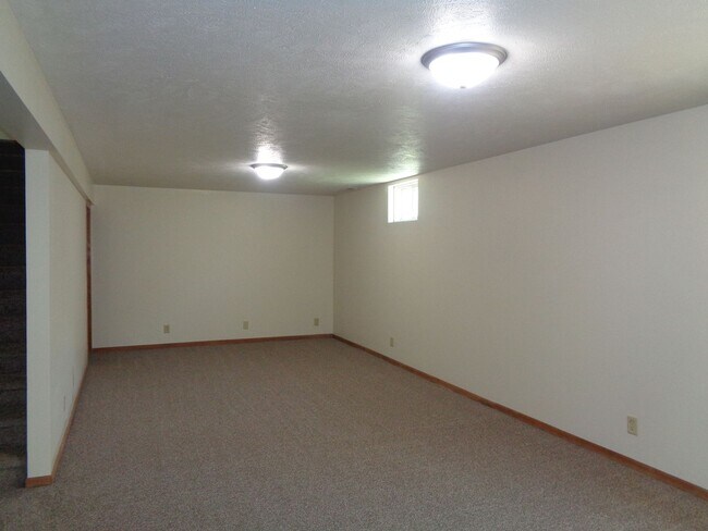 Building Photo - 21