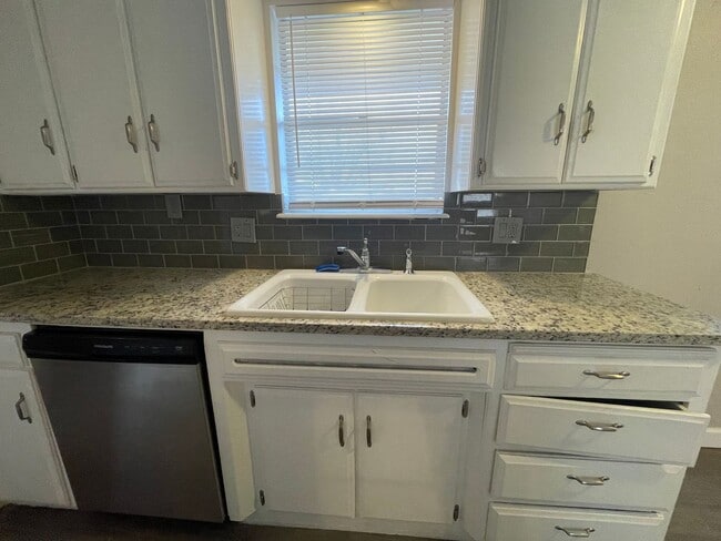 Building Photo - 2 Bed Duplex OKC- Move in Deposit-Free! (If Qualified)