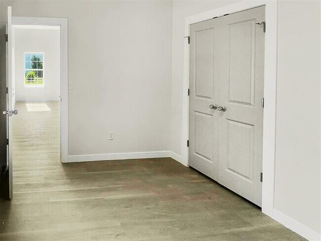 Building Photo - 410 NW Arlington Ave