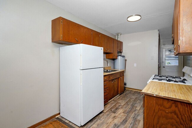 Building Photo - 708 S West Ave