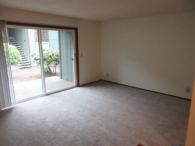 Building Photo - One Bedroom Apartment Close to Downtown