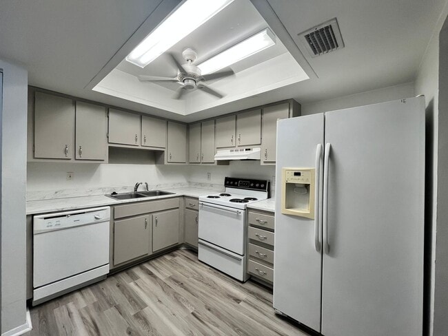 Building Photo - Indian Harbor Beach Townhome