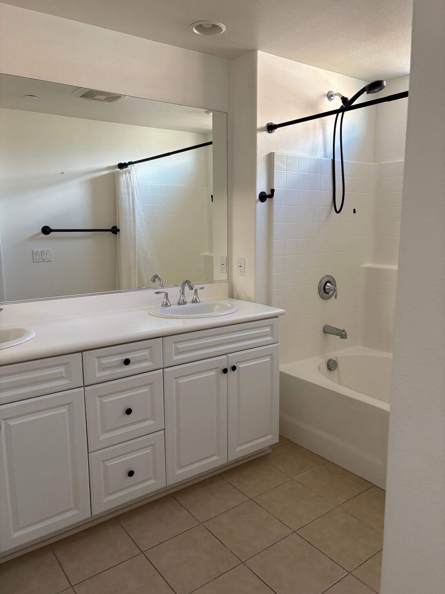 Building Photo - 23 Quinn Way