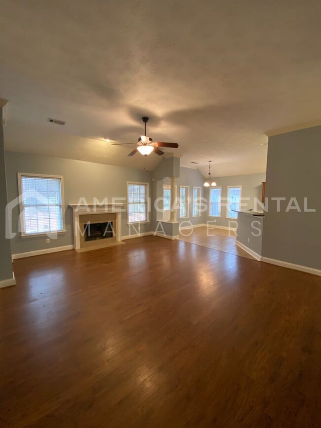Building Photo - 6253 Sycamore Dr