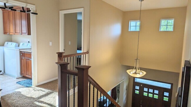 Building Photo - Beautiful 4 Bedroom | 3 Bathroom Single Family Home | Located In Quiet Cascadian Heights Neighbor...