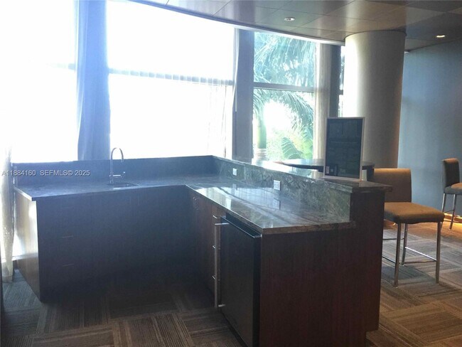 Building Photo - 2641 N Flamingo Rd