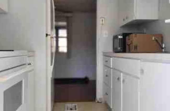 Building Photo - 14 Middleton Ct