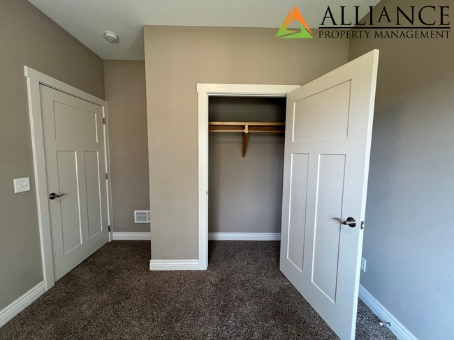 Building Photo - Beautiful Home on the East Side!