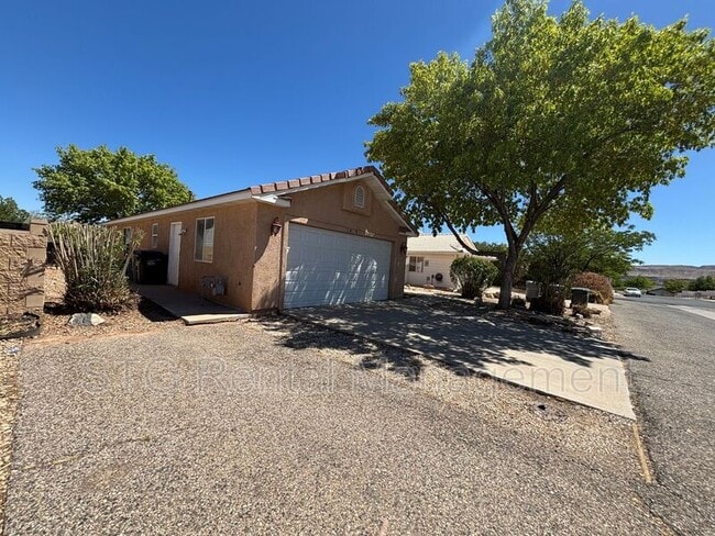 Building Photo - 2048 W 30 S