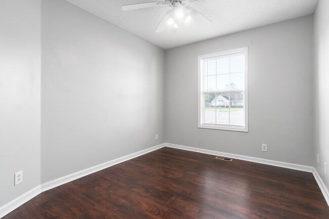 Building Photo - Updated Three Bedroom Ranch!