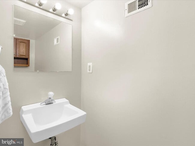 Building Photo - 855 De Franceaux Harbour