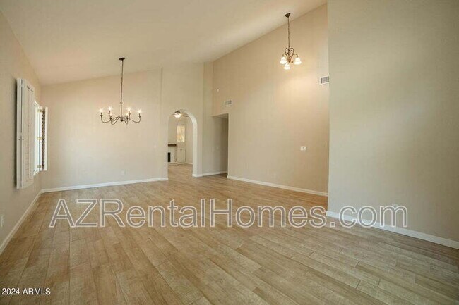 Building Photo - 16023 N 48th Pl