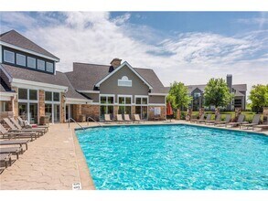 Building Photo - Gorgeous 2 Bed / 2 Bath Minnetonka Townhom...