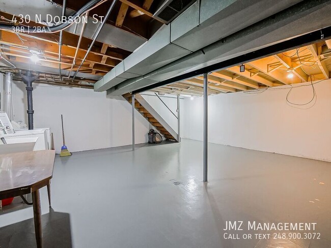 Building Photo - 430 N Dobson St