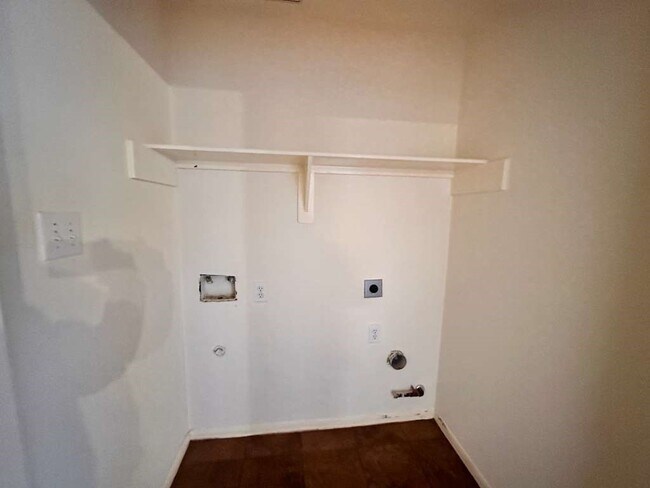 Building Photo - 2203 Nashua Dr