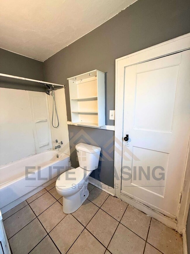 Building Photo - Embrace Comfort in This 2 Bedroom, 1 Bath ...