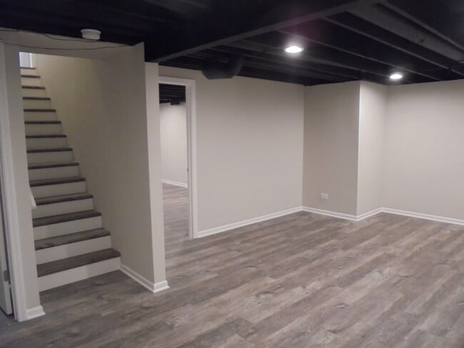 Building Photo - 1808 W Ridgeland Ave