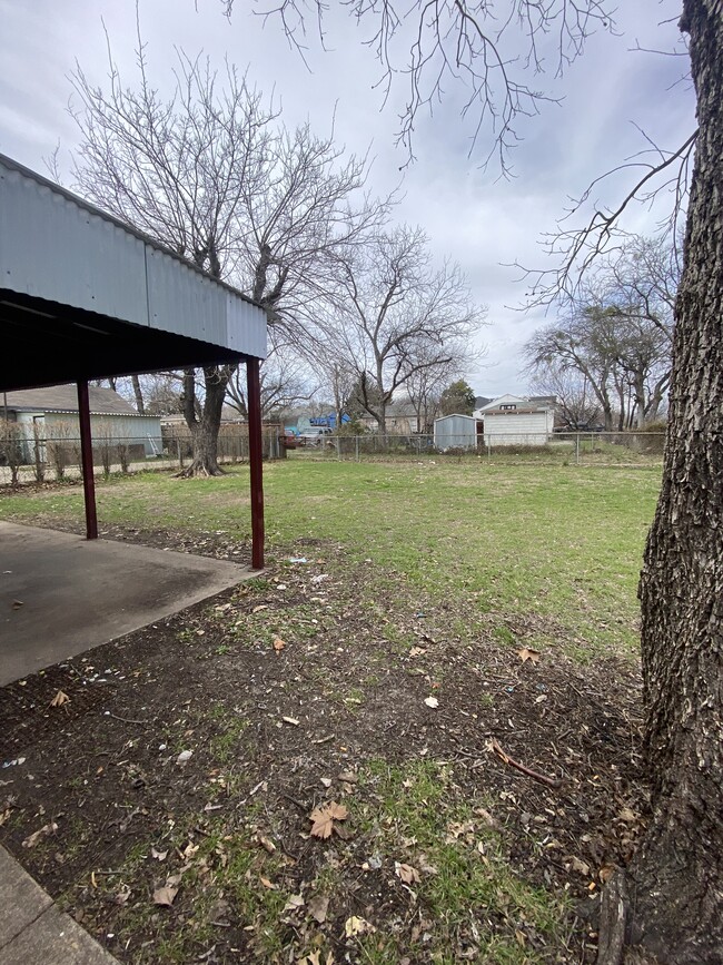 Building Photo - 3803 Poinsettia Dr