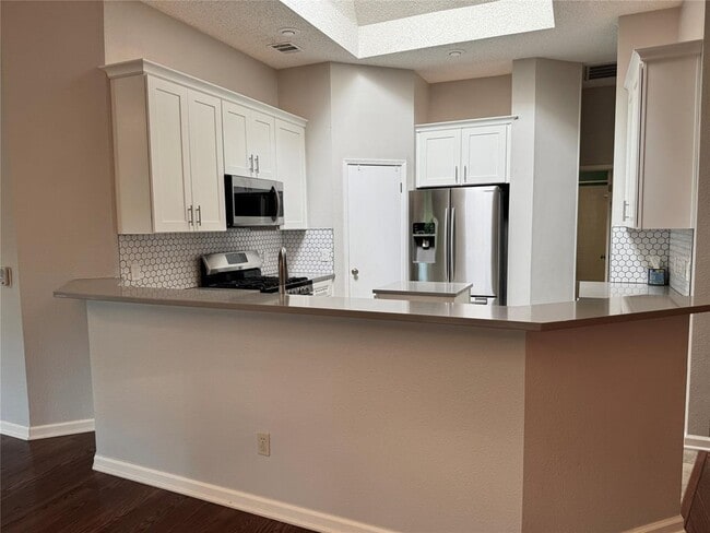 Building Photo - 8311 Edgemoor Pl