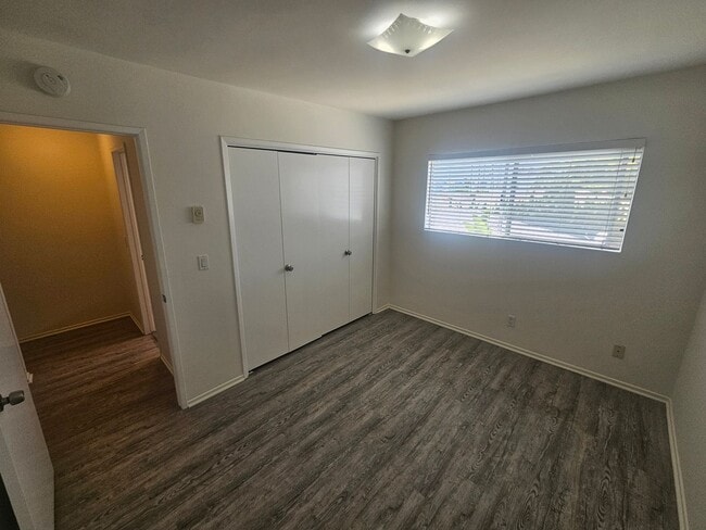 Building Photo - 2 bed 1.5 bath for rent just minutes away from the beach